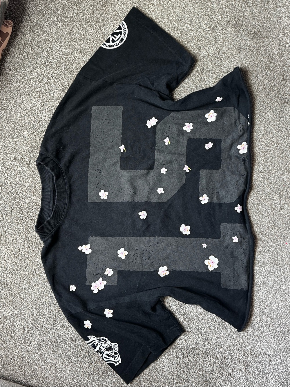 Darc sport Wolves 15 cropped cherry blossom tee